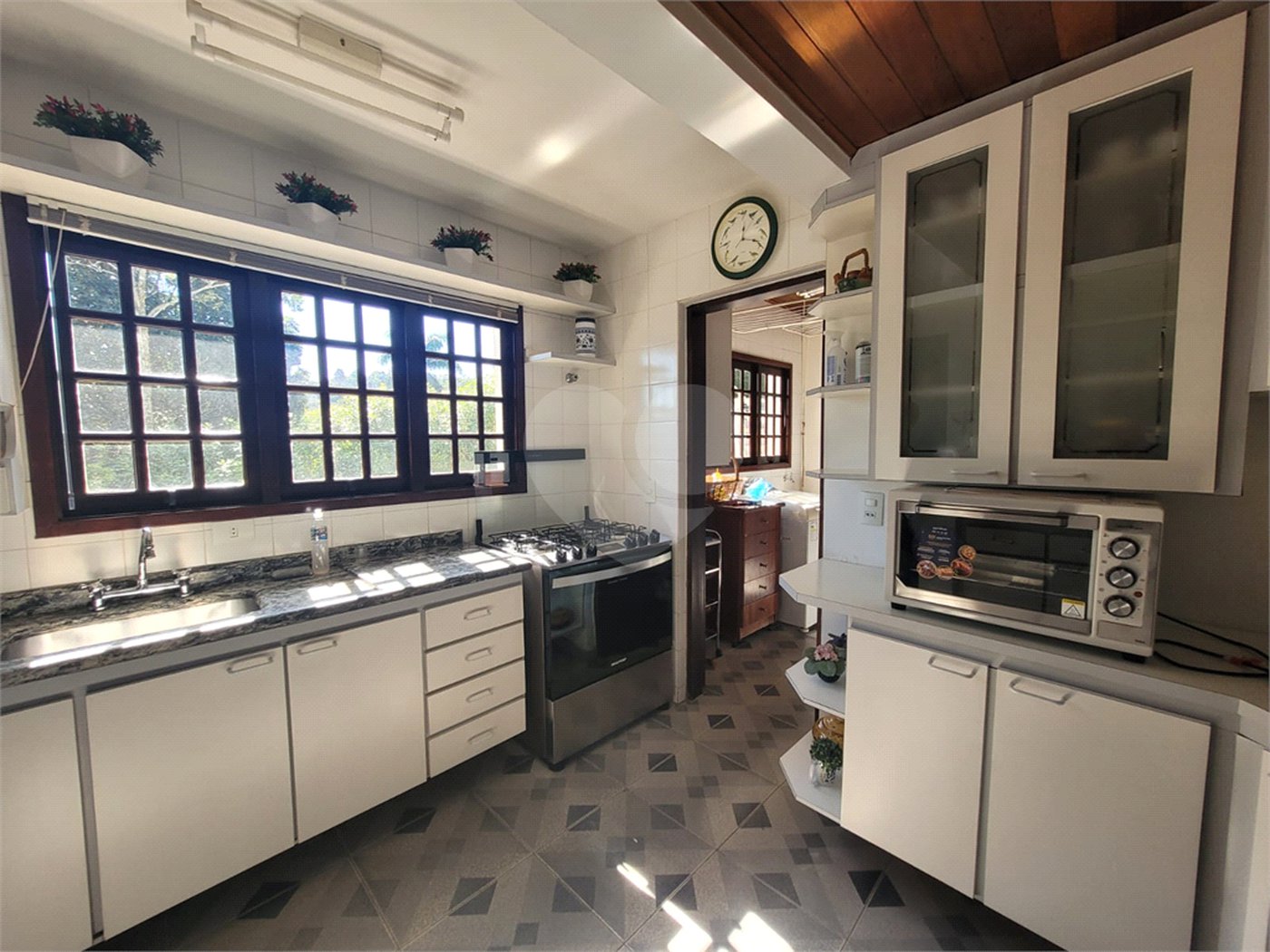 Casa à venda com 3 quartos, sendo 1 suíte, no condomínio Alpes da Cantareira, Mairiporã - SP