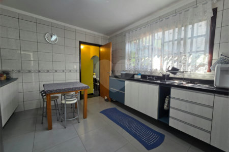 Casa à venda com 4 quartos, sendo 1 suíte, em Vila Paulo Silas, São Paulo, SP