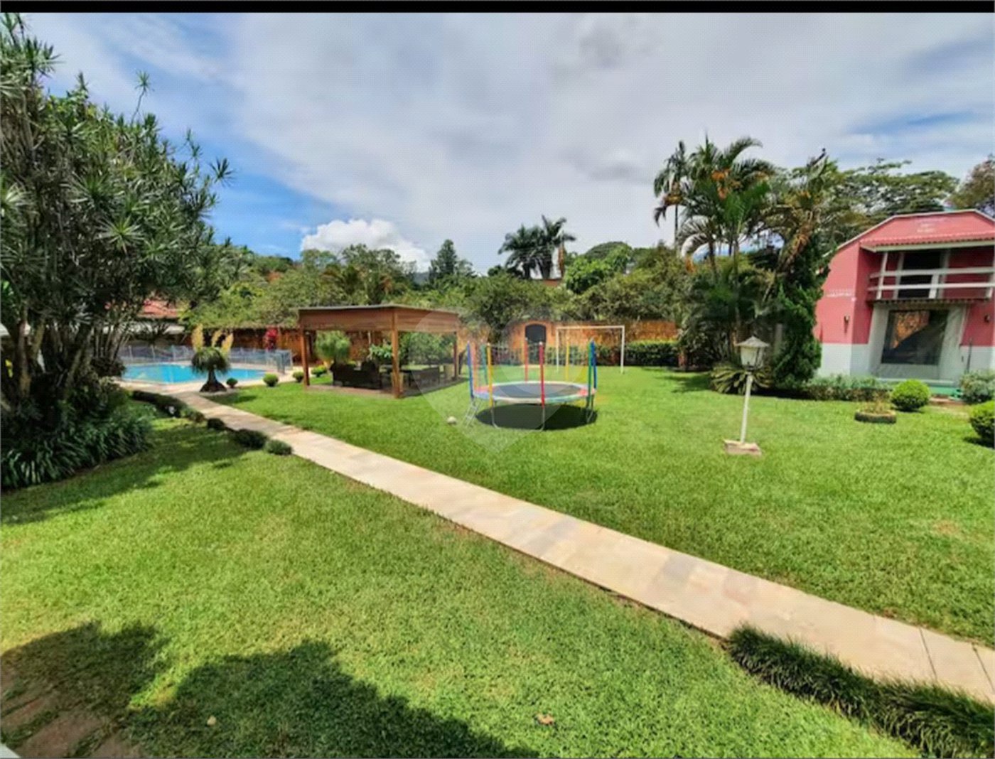 Casa à venda ou para alugar com 5 quartos, sendo 3 suítes, em Nova Gardênia, Atibaia, SP
