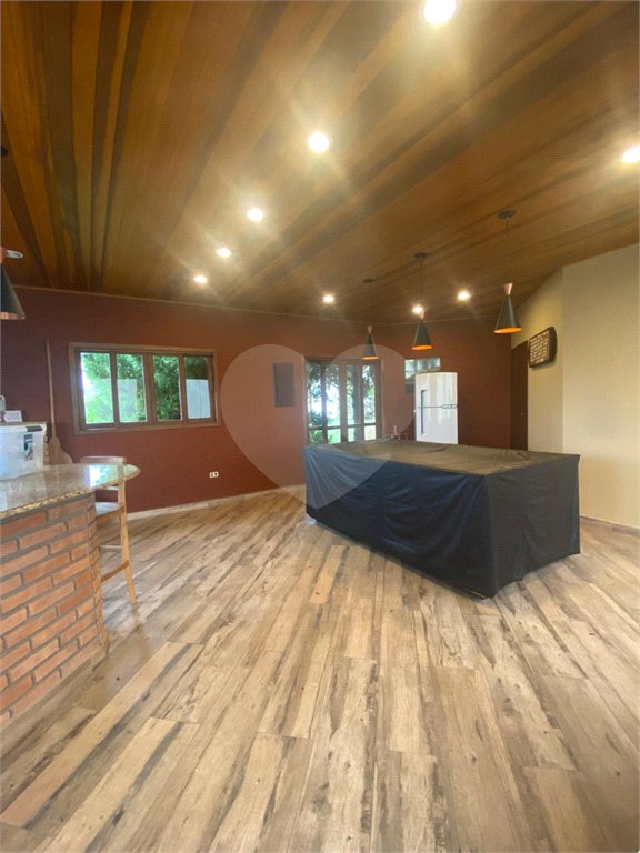 Casa à venda com 4 suítes no condomínio Vale da Santa Fé, Vinhedo - SP