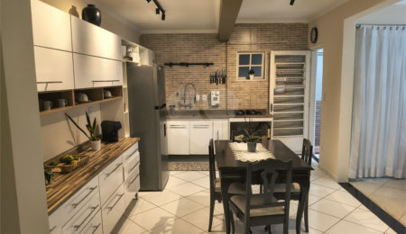 Casa à venda com 3 suítes em Vila Lavínia, Mogi das Cruzes, SP