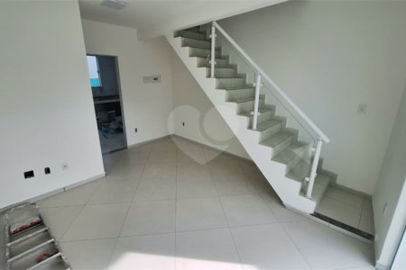 Excelente Casa Duplex | 2 Suítes | Garagem Subterrânea | Próxima ao West Shopping