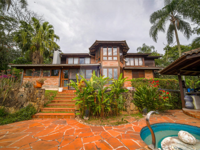 Casa à venda com 4 suítes no condomínio Sausalito, Mairiporã - SP
