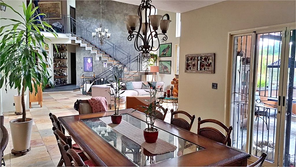 Casa à venda com 8 quartos, sendo 4 suítes, em Roseira, Mairiporã, SP