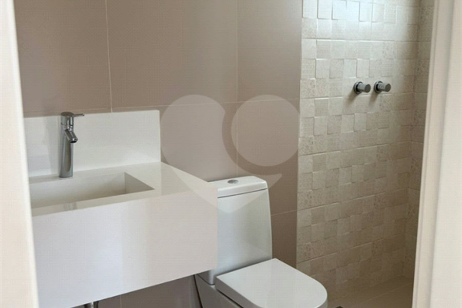 Casa à venda com 4 quartos, sendo 2 suítes, no condomínio Residencial Floresta, São Paulo - SP