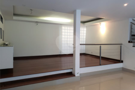 Casa à venda com 4 quartos, sendo 1 suíte,  em Vila Oliveira, Mogi das Cruzes, SP
