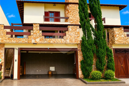 Sobrado à venda com 3 quartos, sendo 1 suíte, em Chácara Recanto Verde, Cotia, SP