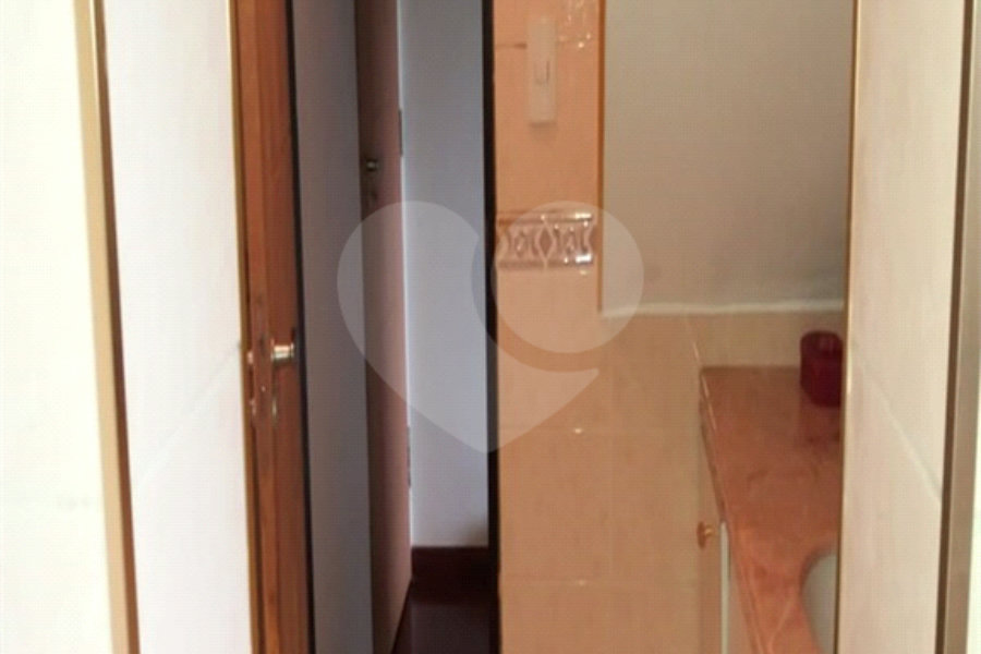 Sobrado à venda com 4 quartos, sendo 3 suítes, em Vila Irmãos Arnoni, São Paulo, SP