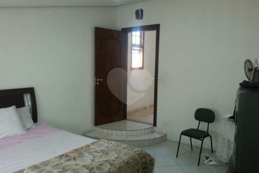 Sobrado à venda ou para alugar com 4 quartos, sendo 1 suíte, em Parada Inglesa, São Paulo, SP