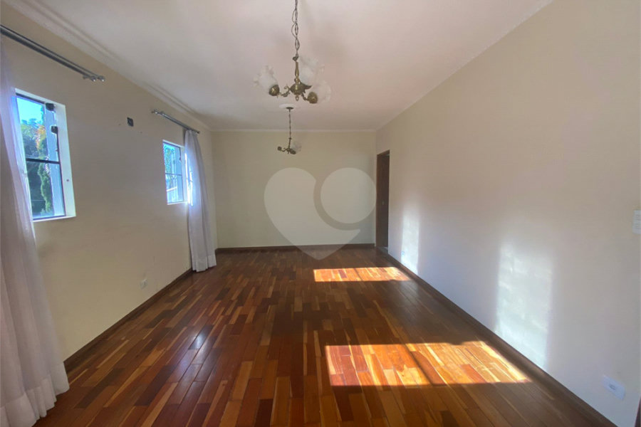 Sobrado à venda com 3 quartos, sendo 1 suíte, em Tremembé, São Paulo, SP