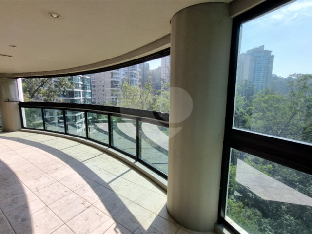 Apartamento para alugar com 6 quartos, sendo 4 suítes,  em Panamby, São Paulo, SP