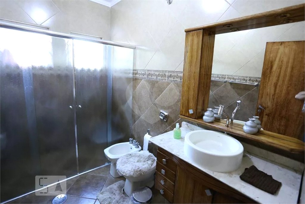 Sobrado à venda com 6 quartos, sendo 5 suítes, em Vila Paranaguá, São Paulo, SP