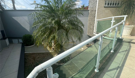 Sobrado à venda com 5 quartos, sendo 3 suítes,  em Vila Nivi, São Paulo, SP