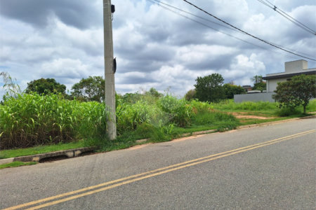 Terreno à venda com 1 suíte em Pinheirinho, Vinhedo, SP