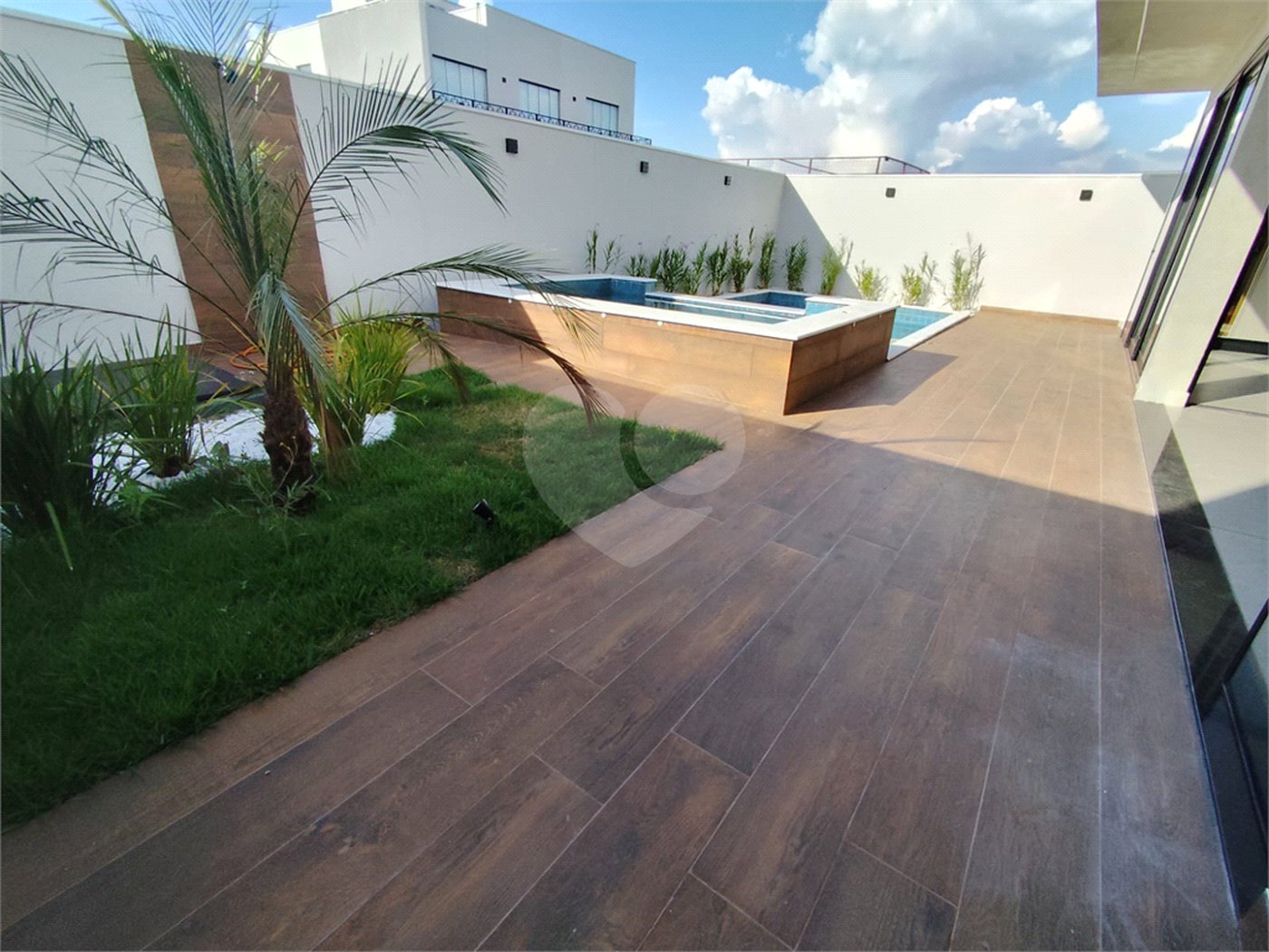 Casa à venda com 4 quartos, sendo 3 suítes,  no condomínio Residencial Golden Ville, Itapetininga - SP