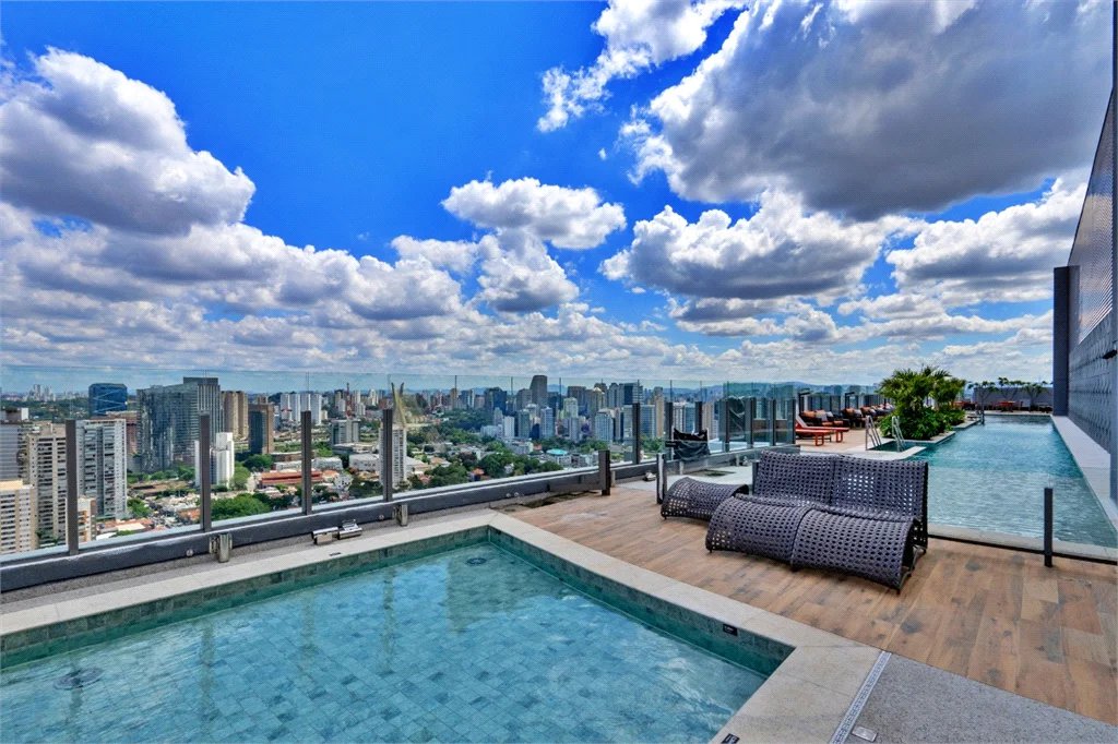 Apartamento à venda com 4 quartos, sendo 2 suítes,  em Jardim das Acácias, São Paulo, SP