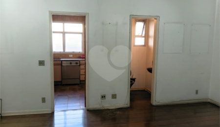 Apartamento à venda com 3 quartos, sendo 1 suíte,  em Higienópolis, São Paulo, SP