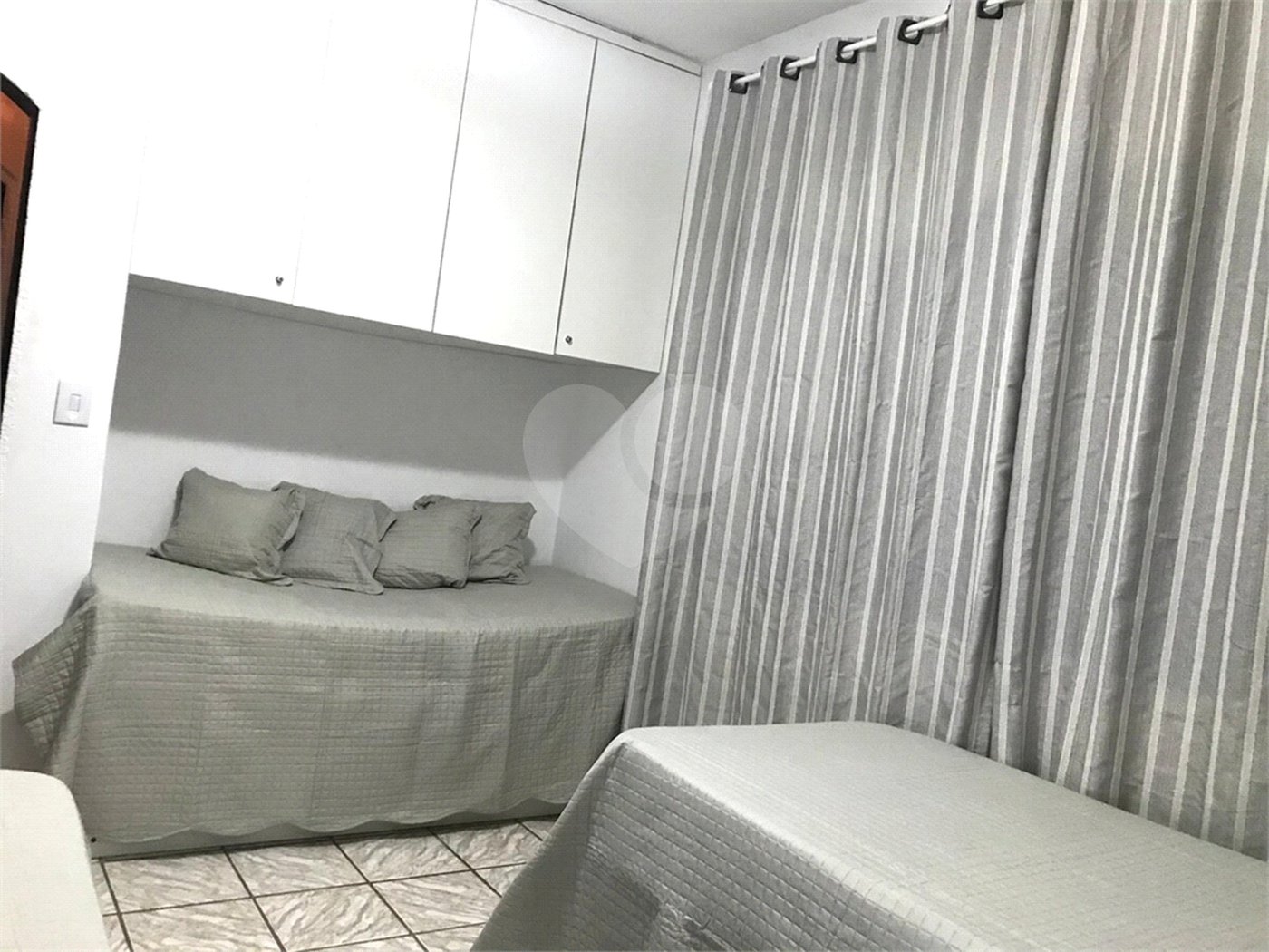 Casa à venda com 3 quartos, sendo 1 suíte,  no condomínio Vista Alegre, Bom Jesus dos Perdões - SP