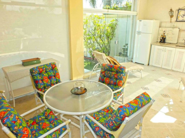Casa à venda com 5 suítes no condomínio Vilaggio Monte Alegre, São Paulo - SP