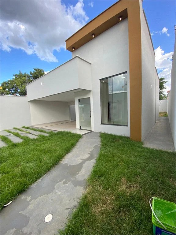 Casa à venda com 3 quartos, sendo 1 suíte,  em Jardim Iracema, Balsas, MA