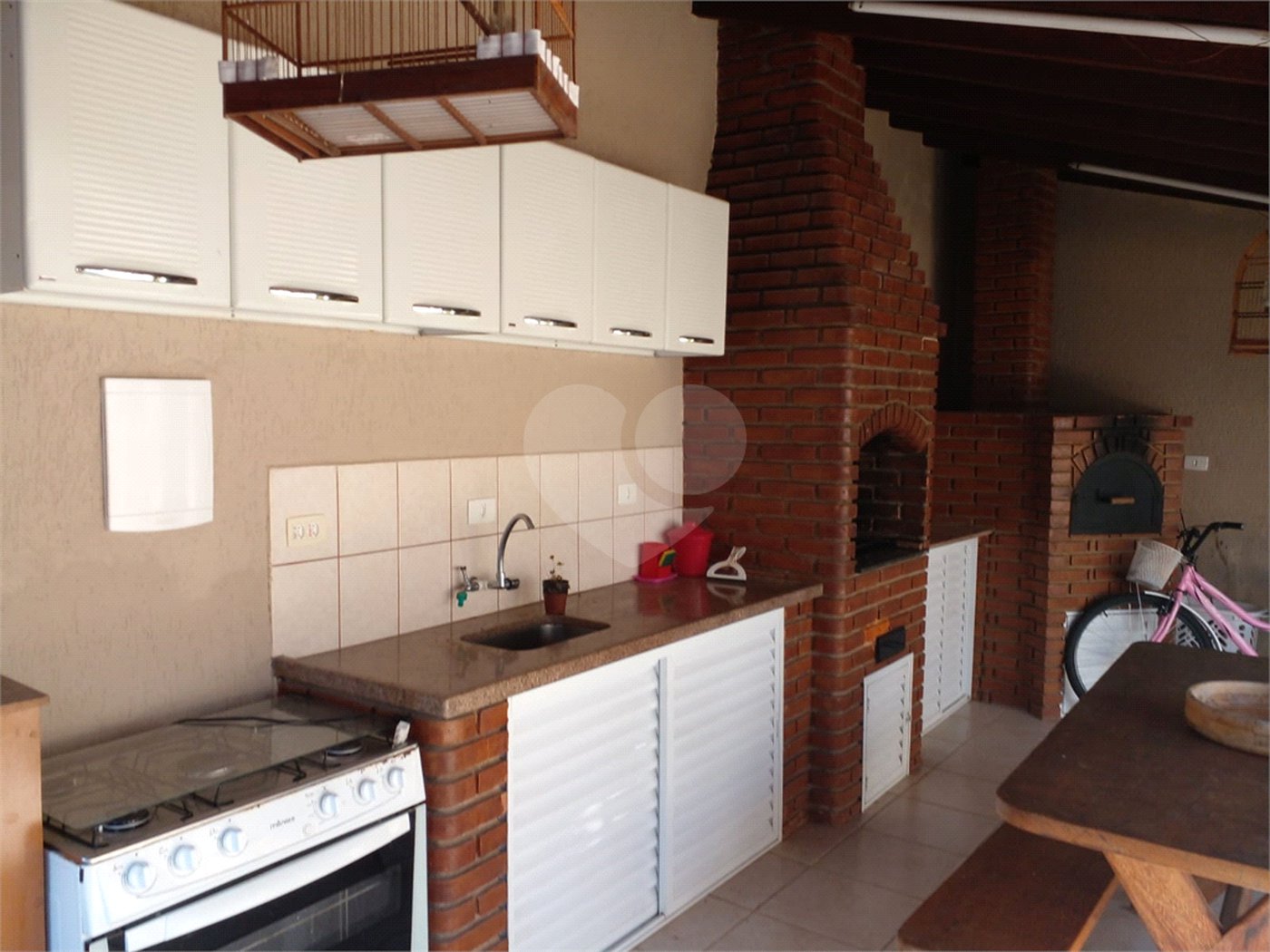 Casa à venda com 2 quartos, sendo 1 suíte,  no condomínio Aruã, Mogi das Cruzes - SP