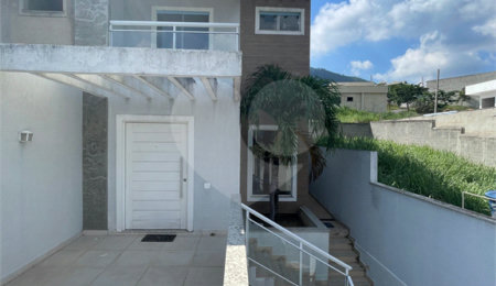 Casa à venda com 3 quartos, sendo 1 suíte,  no condomínio Residencial Green Ville, Rio de Janeiro - RJ