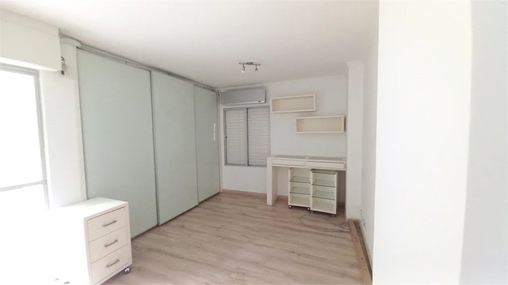 Apartamento à venda com 3 quartos, sendo 1 suíte, em Vila Andrade, São Paulo, SP
