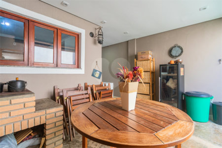 Casa à venda com 4 quartos, sendo 2 suítes, em Jardim Prudência, São Paulo, SP