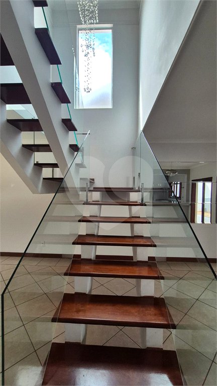 Casa à venda com 4 quartos, sendo 2 suítes, no condomínio Residencial Grape Village, Vinhedo - SP