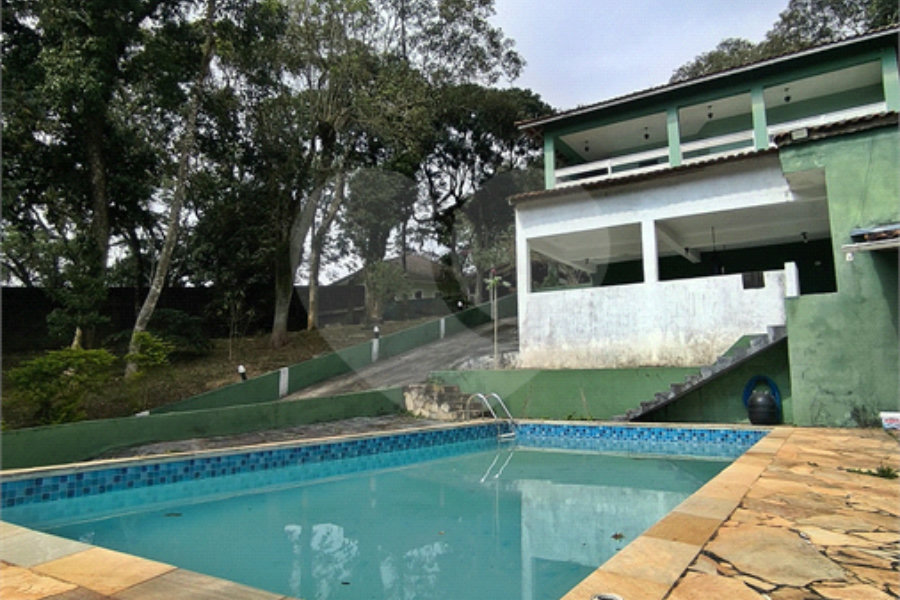Sobrado à venda ou para alugar com 4 suítes em Serra da Cantareira, Mairiporã, SP