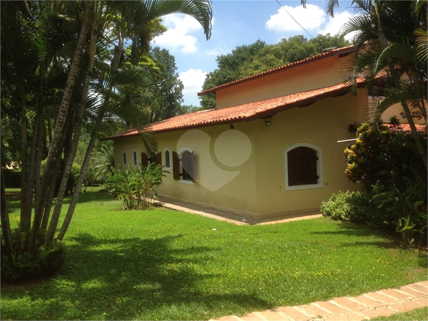 Casa à venda com 5 quartos, sendo 3 suítes, no condomínio Recanto das Flores, Indaiatuba - SP