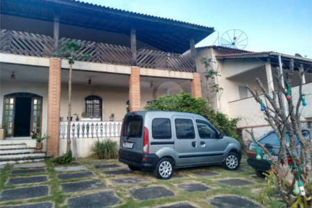 Casa à venda com 5 quartos, sendo 2 suítes, no condomínio Terras de Santa Rosa, Salto - SP