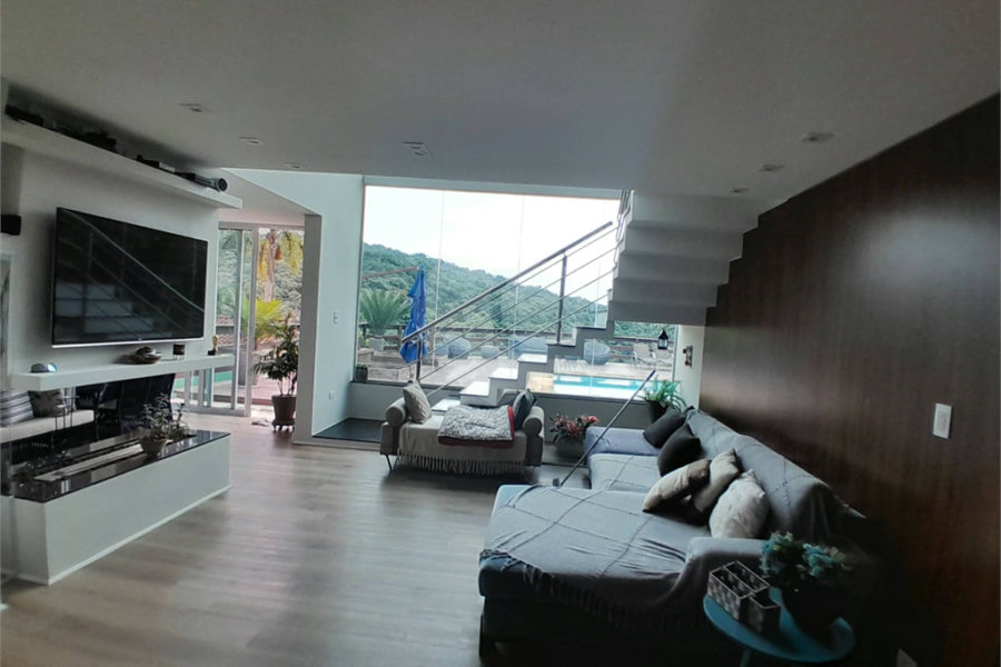 Casa à venda com 3 quartos, sendo 1 suíte,  no condomínio Alpes da Cantareira, Mairiporã - SP