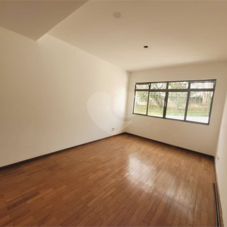 Casa à venda com 3 quartos, sendo 1 suíte, em Parque Maria Domitila, São Paulo, SP