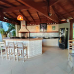 Casa à venda com 7 quartos, sendo 4 suítes, no condomínio Riviera de Santa Cristina XIII, Paranapanema - SP