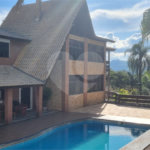 Casa à venda com 7 quartos, sendo 4 suítes, no condomínio Residencial Ypeville, Mairiporã - SP