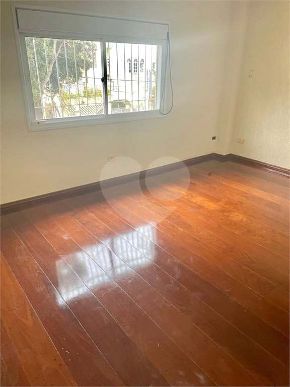 Sobrado à venda com 4 quartos, sendo 1 suíte, em Parque São Domingos, São Paulo, SP