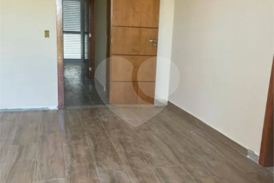 Sobrado à venda ou para alugar com 3 suítes em Vila Pedra Branca, São Paulo, SP