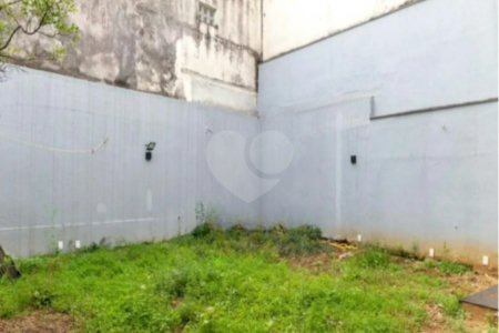 Casa à venda com 4 quartos, sendo 2 suítes, em Vila Gumercindo, São Paulo, SP