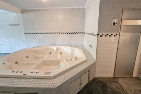 Casa à venda com 4 suítes no condomínio Jardim Vitória Régia, São Paulo - SP