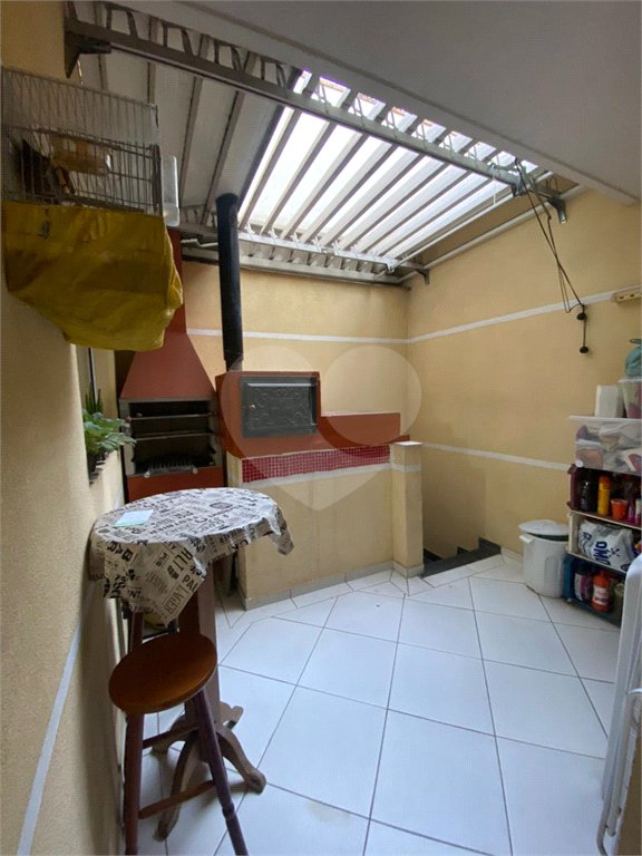 Casa à venda com 3 quartos, sendo 1 suíte, no condomínio Regina, São Paulo - SP