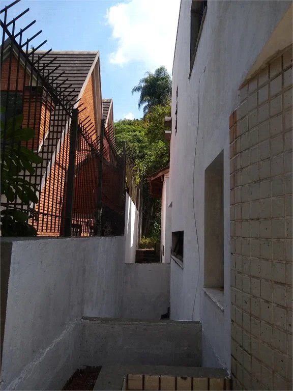 Sobrado à venda com 4 quartos, sendo 3 suítes, em Morumbi, São Paulo, SP
