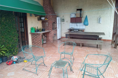 Sobrado à venda com 3 quartos, sendo 1 suíte,  em Vila Caputera, Mogi das Cruzes, SP