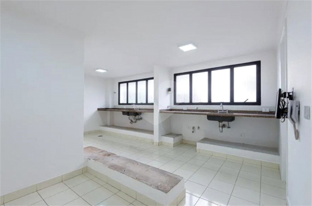 Apartamento à venda com 3 suítes em Real Parque, São Paulo, SP