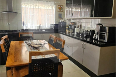 Casa à venda com 3 quartos, sendo 1 suíte,  no condomínio Comdomínio Real Park Tietê, Mogi das Cruzes - SP