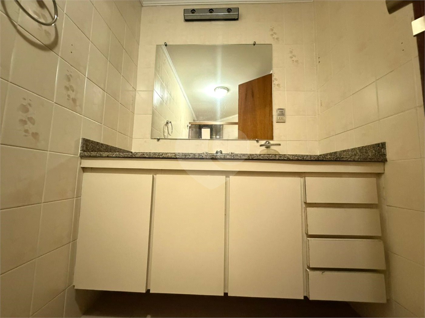 Apartamento com 3 suítes no Jardim França