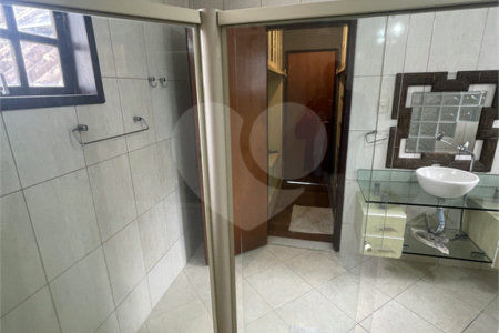 Casa à venda com 5 quartos, sendo 3 suítes, no condomínio Recanto das Palmeiras, Rio de Janeiro - RJ