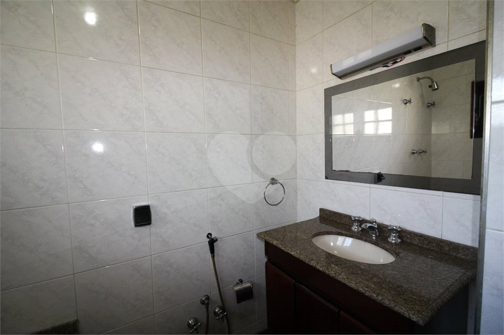 Casa à venda com 5 quartos, sendo 3 suítes, em Jardim São Bento, São Paulo, SP