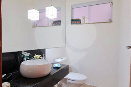 Sobrado à venda com 3 quartos, sendo 1 suíte,  em Jardim Leocádia, Sorocaba, SP