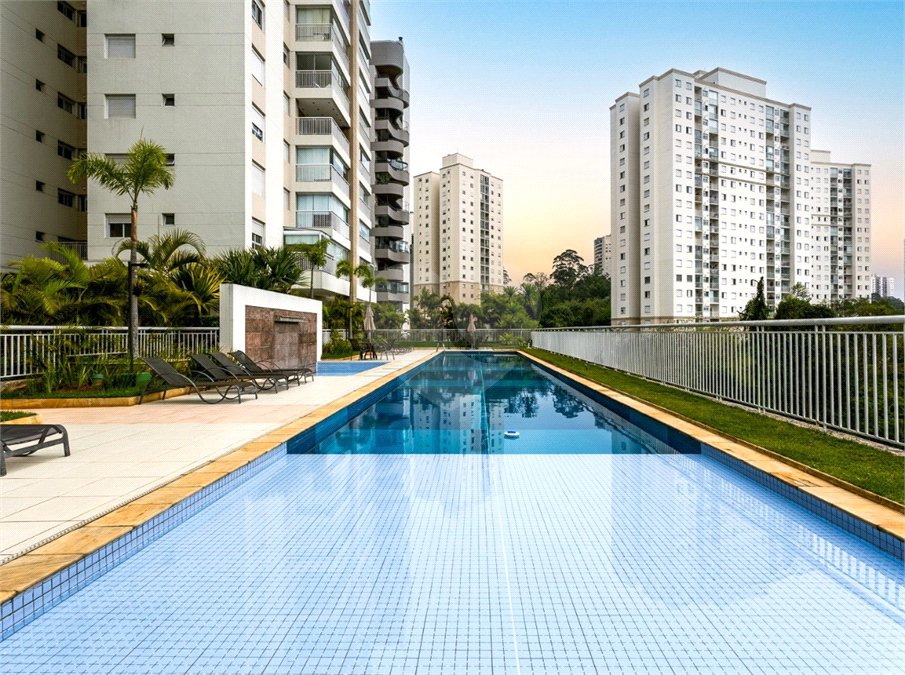 Apartamento à venda com 3 quartos, sendo 1 suíte,  em Vila Andrade, São Paulo, SP